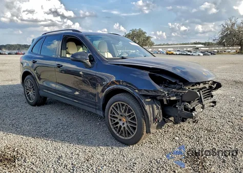 2017 Porsche Cayenne z USA, uszkodzony, nr VIN WP1AA2A20HKA88043